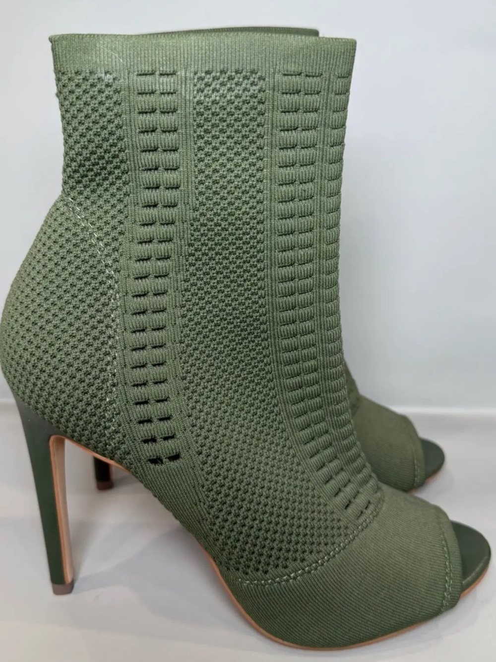 Steve Madden Olive Peep Toe Candid Knit Sock Heels🍸 - Picture 7 of 11